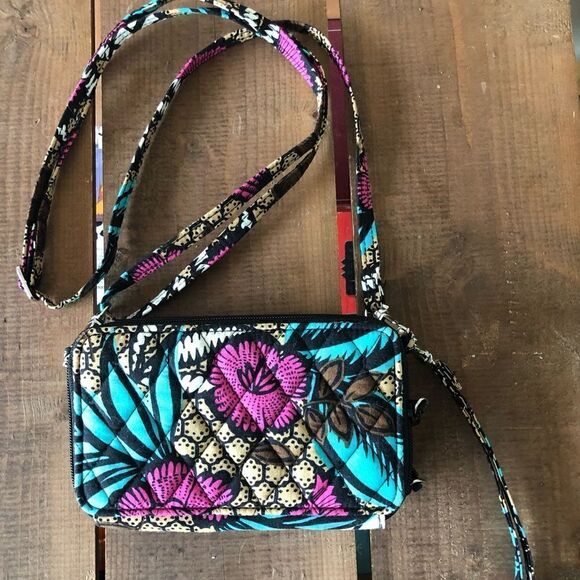 Vera Bradley quilted, floral wristlet/crossbody bag. - Picture 2 of 8